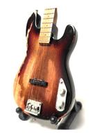 Miniatuur Fender Relic basgitaar used look +gratis standaard, Nieuw, Ophalen of Verzenden, Pop, Beeldje of Miniatuur