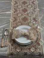 Elegante tafelkleed voor grote diners. Franse elegantie in