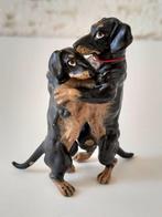 Fritz Bermann - Beeldje - Hugging Dogs - Koud geverfd brons, Antiek en Kunst, Antiek | Keramiek en Aardewerk