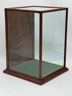 Vitrine - met groene vilt op bodem - Mahonie -