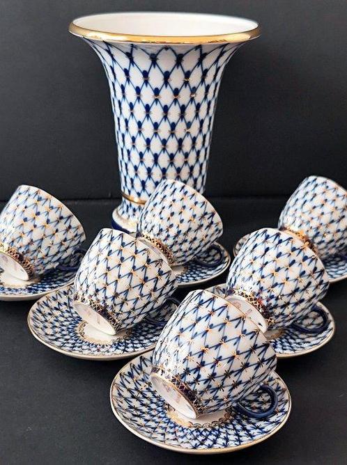 Lomonosov Imperial Porcelain Factory - S.Yakovleva -, Antiek en Kunst, Antiek | Meubels | Tafels