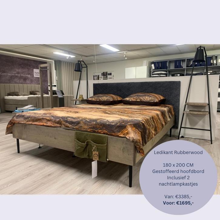 Ledikant 180x200 met stoffen hoofdbord  2 nachtlampkastjes, Huis en Inrichting, Slaapkamer | Bedden, 180 cm, 200 cm, Tweepersoons