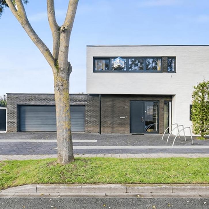 Royale villa met tuin, balkon, gemeubileerd en par..., Huizen en Kamers, Huizen te koop