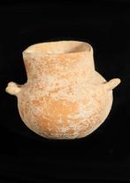 Amlash Terracotta Vaartuig met doorboorde randhandvatten, Antiek en Kunst