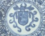 Porseleinen bord met wapen van De Pinto, China, Kangxi