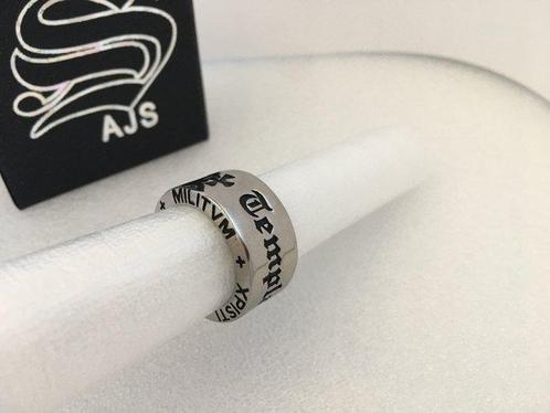 AJS - Ridders Templieten Band Ring Latijnse Woorden, Antiek en Kunst, Antiek | Boeken en Bijbels