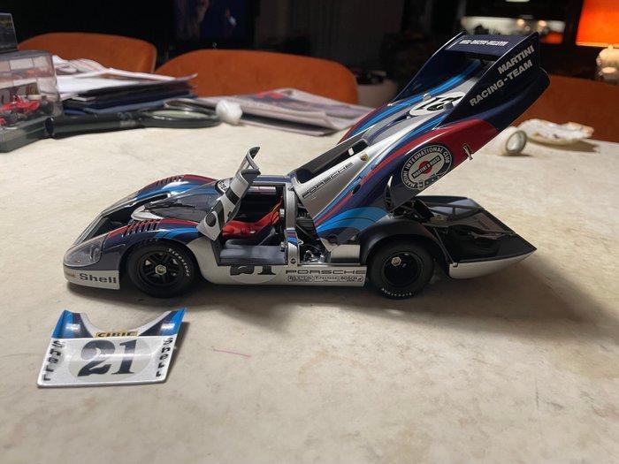 Autoart 1:18 - Modelauto - Porsche 917K “Long Tail” Martini, Hobby en Vrije tijd, Modelauto's | 1:5 tot 1:12