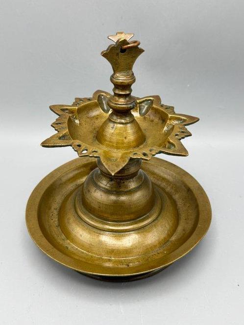 Diya oil lamp - Messing - India - 1820-1860, Antiek en Kunst, Kunst | Niet-Westerse kunst