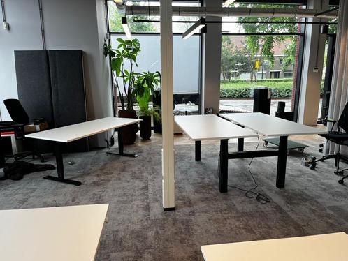 Kantoorinrichting Met Refurbished Duo Zit Sta Bureaus, Huis en Inrichting, Bureaus, Stabureau, Zo goed als nieuw, Elektrisch, In hoogte verstelbaar