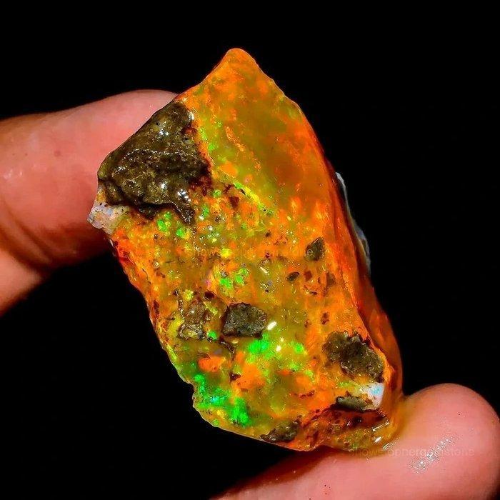 Opaal En bruto de fuego multicolor — heel zeldzaam! 45,5Ct-, Verzamelen, Mineralen en Fossielen