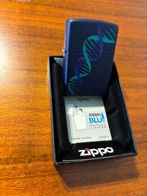 Zippo - Rare Zippo DNA in Mint Condition - Zonder, Verzamelen, Rookartikelen, Aanstekers en Luciferdoosjes