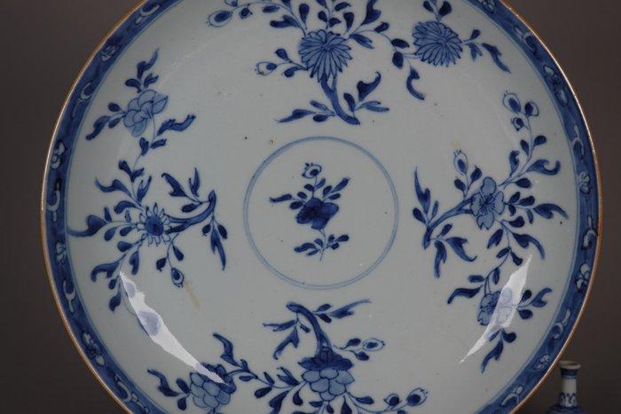Yongzheng (1722-1735) - Bord - Large Blossoms and Floral, Antiek en Kunst, Antiek | Overige Antiek