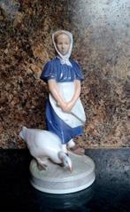 Royal Copenhagen - Beeldje - Girl with a Goose (Model 527) -