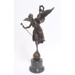EEN BRONZEN BEELD VAN DE GEVLEUGELDE OVERWINNING (Interieur), Antiek en Kunst, Kunst | Beelden en Houtsnijwerken, Verzenden