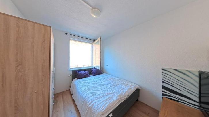 Te huur: Kamer Van der Woudendijk in Den Haag, Huizen en Kamers, Kamers te huur