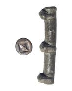 Indonesië. 18th Century Malay Peninsula large Tin Clamp or
