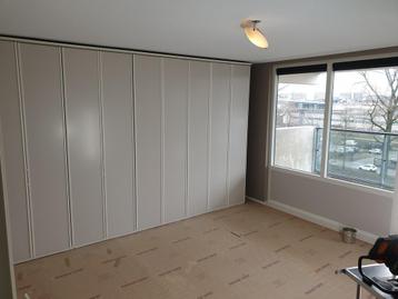 Zoekt u een écht goeie BINNEN schilder ?   BACK TO LIFE beschikbaar voor biedingen