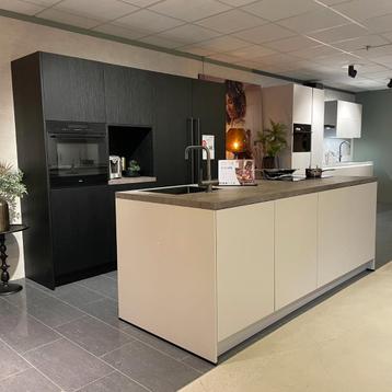 Keuken Richárd Ravenzwart / Elias Leem - Superkeukens beschikbaar voor biedingen