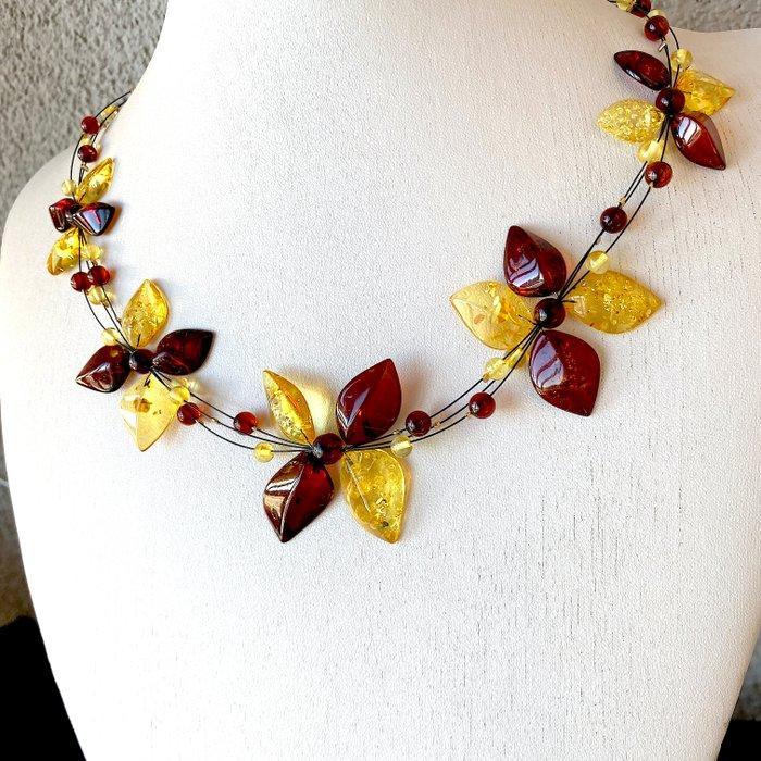 Kraagketting met gesneden natuurlijk Baltisch amber. -, Antiek en Kunst, Curiosa en Brocante