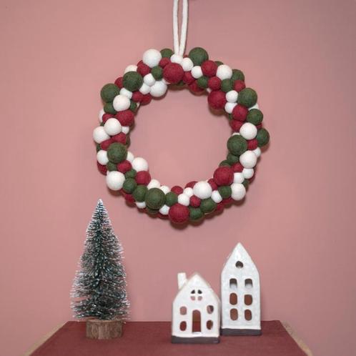 Kerstkrans Viltballetjes - Holly Berry - 35cm - Rood/Groen/W, Diversen, Kerst, Nieuw, Ophalen of Verzenden