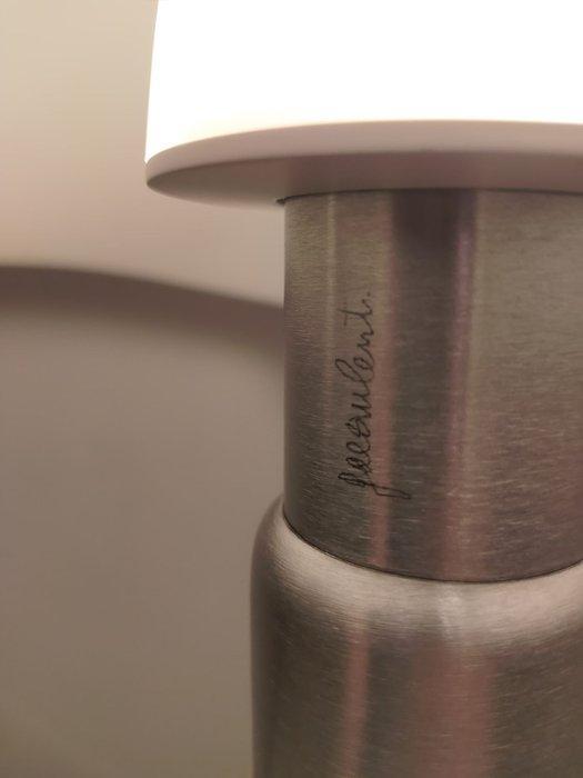 Martinelli Luce - Gae Aulenti - Tafellamp - Metaal en acryl, Antiek en Kunst, Antiek | Lampen