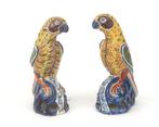 2 Polychrome aardewerk papegaaien, verm. Frankrijk, Antiek en Kunst, Antiek | Keramiek en Aardewerk
