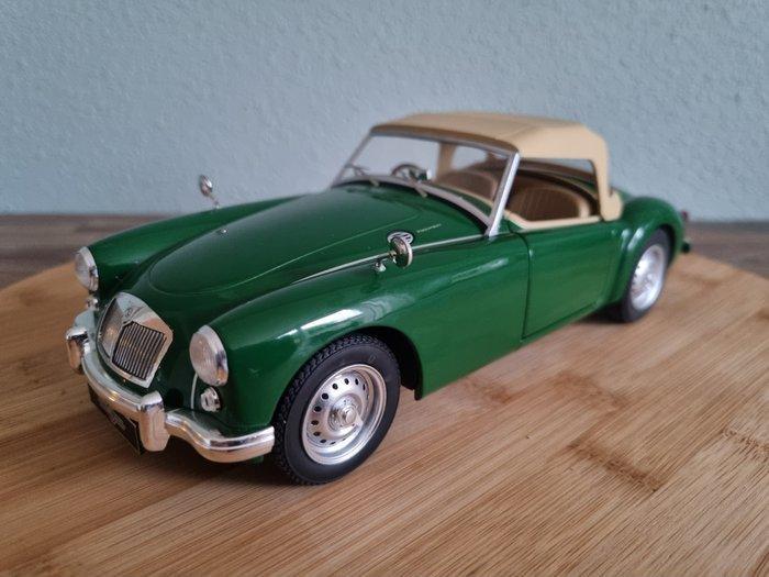 Triple9 Collection 1:18 - Modelauto - MG MGA Green 1:18 -, Hobby en Vrije tijd, Modelauto's | 1:5 tot 1:12