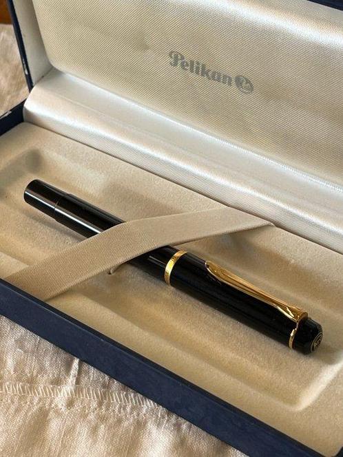 Pelikan - M150 black F nib - Vulpen, Verzamelen, Pennenverzamelingen