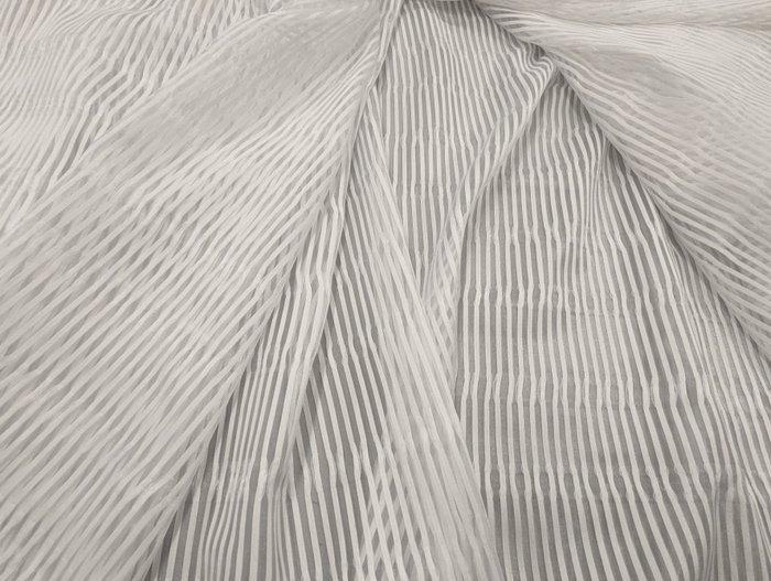 Taglio tendaggio bianco su bianco Saroglia&Taverna - 670 x, Antiek en Kunst, Antiek | Kleden en Textiel