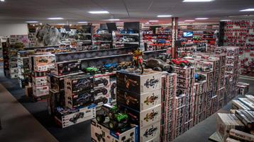 ZATERDAG geopend *1000m² RC winkel* 10.00 - 17.00! beschikbaar voor biedingen