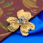 18 Krt. Gouden broche met saffier en diamant; 0,20 ct. |..., Sieraden, Tassen en Uiterlijk, Broches, Gebruikt, Overige kleuren