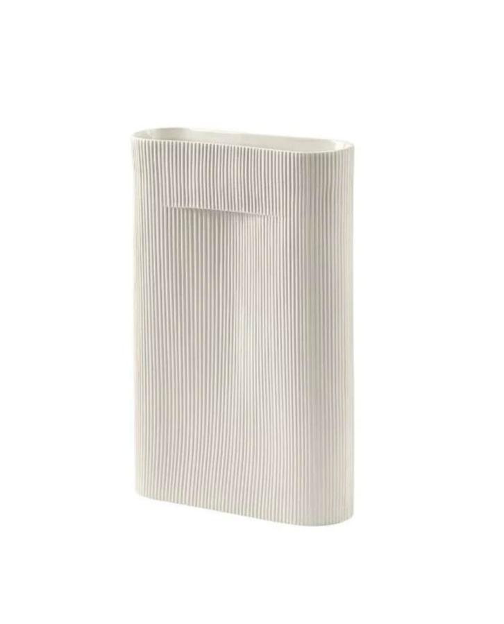 Muuto Ridge Vase L beige (nieuw) van €205 voor €129,-, Huis en Inrichting, Woonaccessoires | Vazen, Overige kleuren, Nieuw, Aardewerk of Porselein