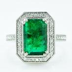 Ring Platina -  4.33ct. tw. Smaragd - Diamant -
