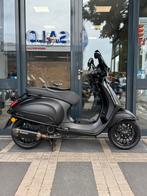Vespa Sprint E4 Black on black | 80cc | akrapovic | Bitubo, Fietsen en Brommers, Scooters | Vespa, Overige modellen, Maximaal 45 km/u