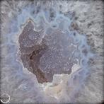 Natuurlijk gesneden geode chalcedoon & agaat Op stand-, Nieuw