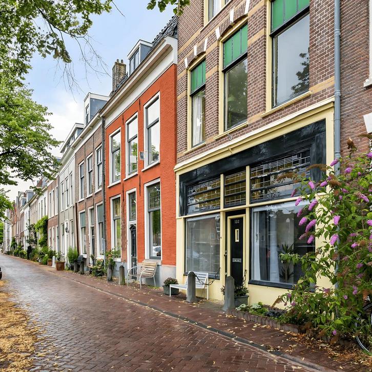 Gemeubileerd grachtenpand met balkon, wasmachine e..., Huizen en Kamers, Huizen te koop
