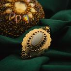 Gouden broche met witte opaal | Vintage (lange broche), Sieraden, Tassen en Uiterlijk, Broches, Gebruikt, Overige kleuren, Ophalen of Verzenden