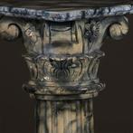 Markante houten zuil groen-wit geaderd op zwarte ondergrond, Antiek en Kunst, Antiek | Meubels | Tafels, Ophalen of Verzenden