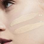 MAC Cosmetics Studio Fix Fluid SPF 15 NC10 Foundation - 30ml, Nieuw, Gehele gezicht, Make-up, Ophalen of Verzenden
