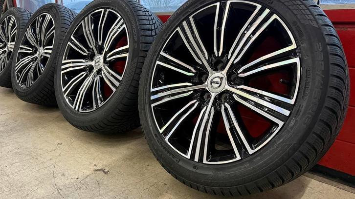 18 inch Volvo V60 velgen met winterbanden, nu €1150, Auto-onderdelen, Banden en Velgen, 18 inch, Erkend duurzaam, Winterbanden