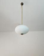 Plafondlamp - Opaline glas - Messing, Italië, jaren 50-60