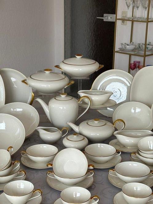 KPM - Tafelservies voor 12 (91) -, Antiek en Kunst, Antiek | Meubels | Tafels
