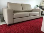 Leren 2.5-zits bank met houten poten - crème kleurig leer, Ophalen of Verzenden, Rechte bank, Modern, 200 tot 250 cm
