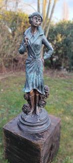 d.rouat - sculptuur, bronzen dame in oude klederdracht en