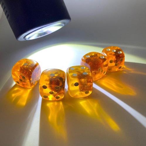 Dobbelstenen met Baltisch amber stenen - Barnsteen -, Antiek en Kunst, Kunst | Designobjecten