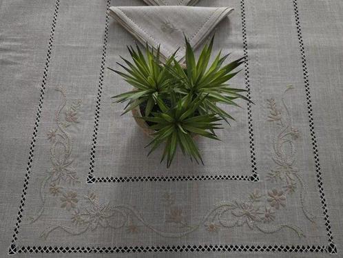 Tovaglia in canapa di lino con ricamo a mano 12 posti, Antiek en Kunst, Antiek | Meubels | Tafels