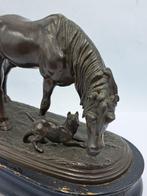Beeld, Paard met hondje - 20 cm - Hout, Zinklegering, Antiek en Kunst