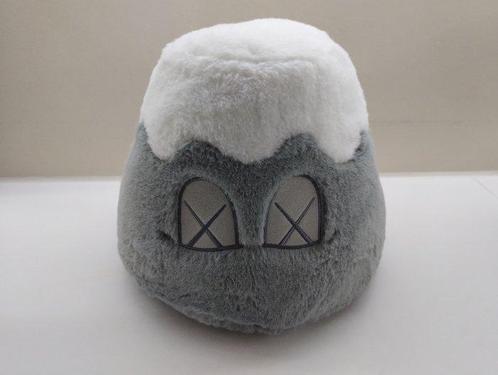 Kaws (1974) - KAWS HOLIDAY JAPAN Mont Fuji Peluche Grey · No, Antiek en Kunst, Kunst | Schilderijen | Modern