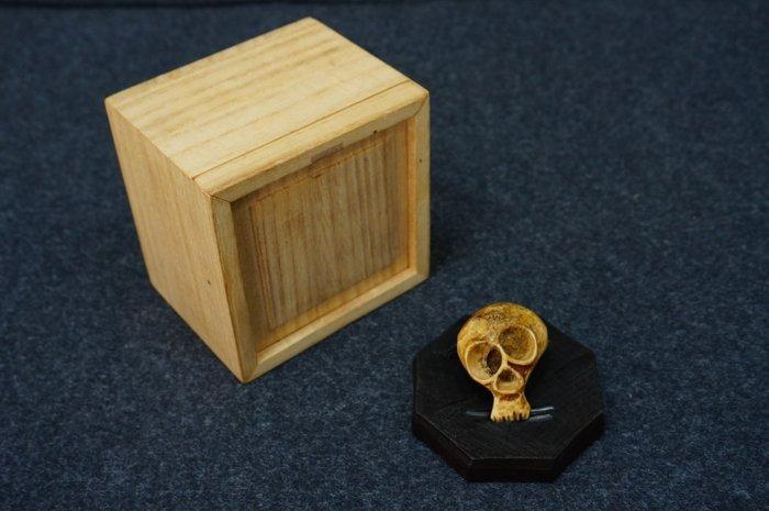 Absolute veiling – Japans Netsuke “Skull” door Shojisai |, Antiek en Kunst, Antiek | Overige Antiek