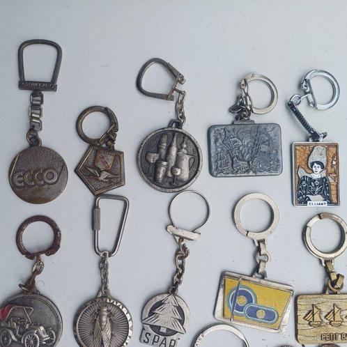 35x Portes Clés de différentes marques publicitaires en trés, Antiek en Kunst, Antiek | Speelgoed